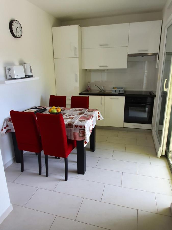 Apartmani Matko Nin Exterior foto