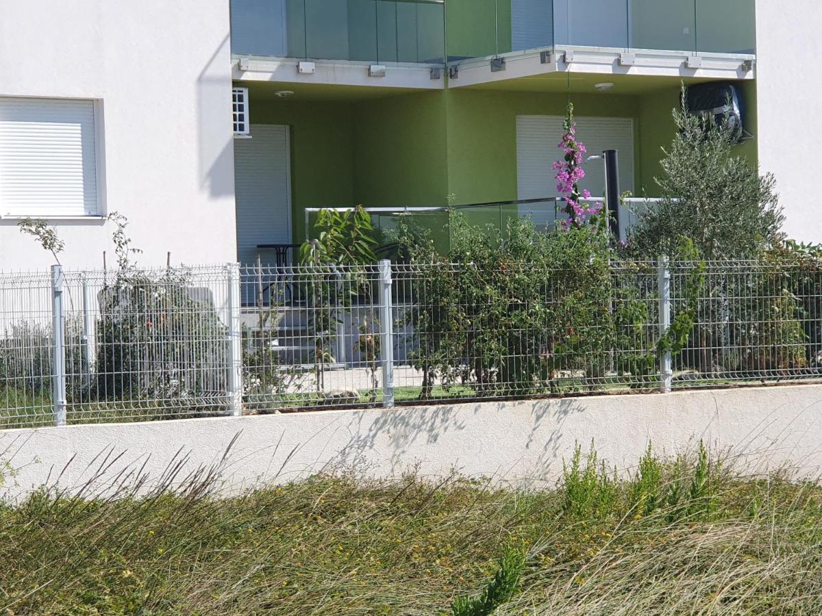 Apartmani Matko Nin Exterior foto