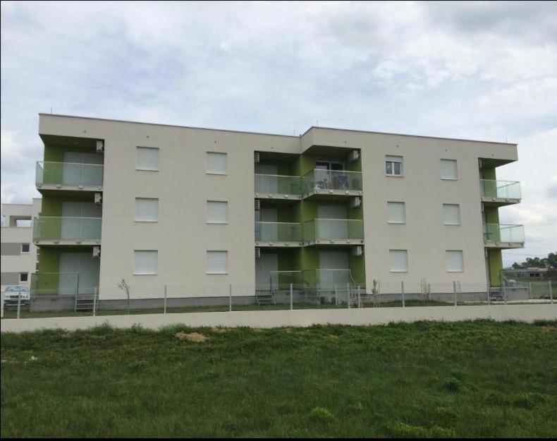 Apartmani Matko Nin Exterior foto